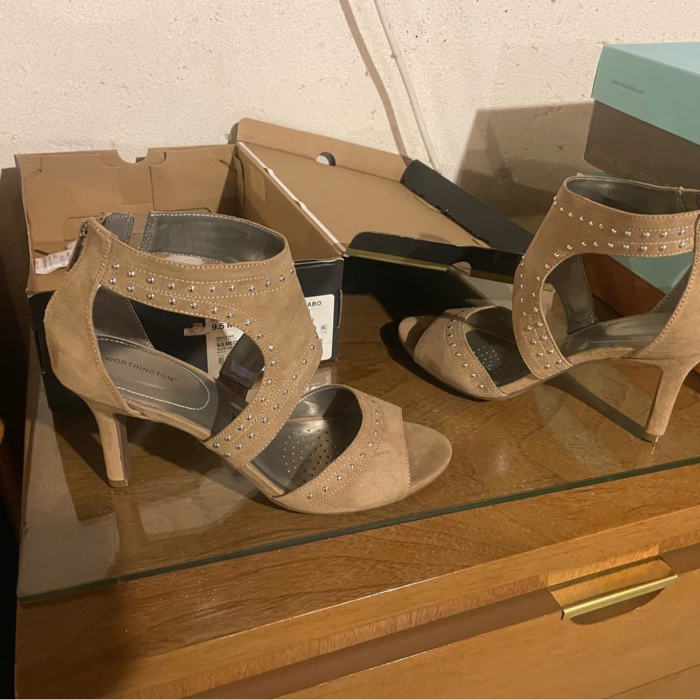 Women’s shoes nice for going out